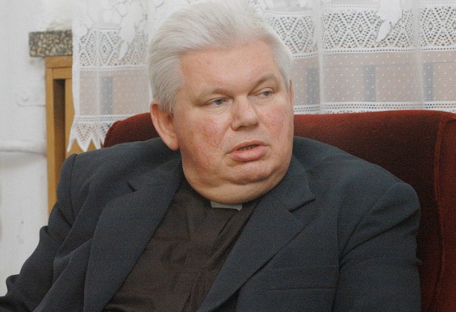 Ksiądz Kazimierz Bednarski, proboszcz parafii p.w. Ducha Świętego w Koszalinie, trafił do szpitala.