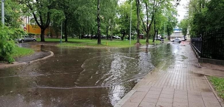 Burze w Podlaskiem: wydano ostrzeżenie II stopnia! Gwałtowne burze, grad i porywisty wiatr. Pogoda 19.08.2019