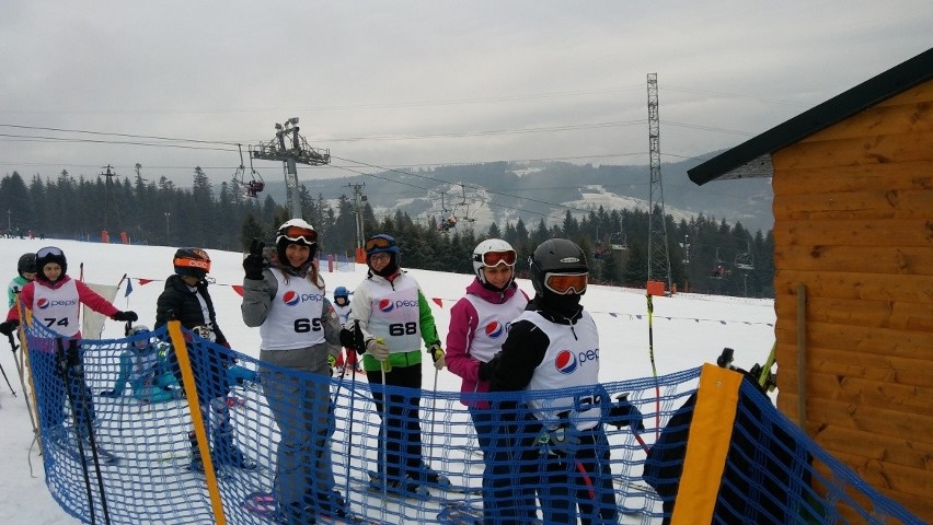 Jerzmanowice. Mistrzostwa gminy w narciarstwie alpejskim i snowboardzie. Miłośnicy białego szaleństwa walczyli o puchar