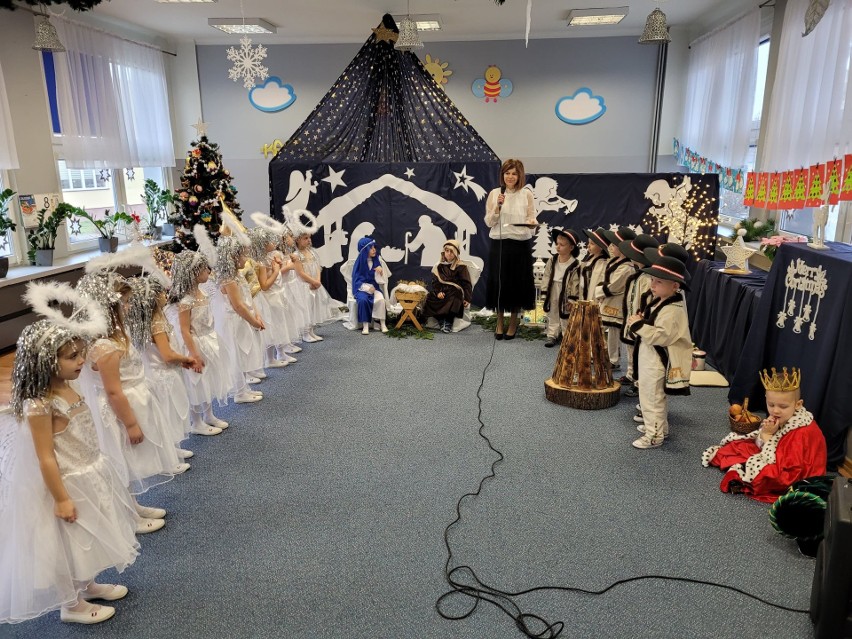 Przedszkolaki z "dziewiętnastki" w Ostrowcu przygotowały jasełka dla swoich bliskich (ZDJĘCIA) 