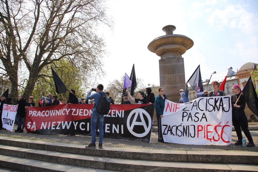 Anarchiści protestowali w Święto Pracy we Wrocławiu [ZDJĘCIA]