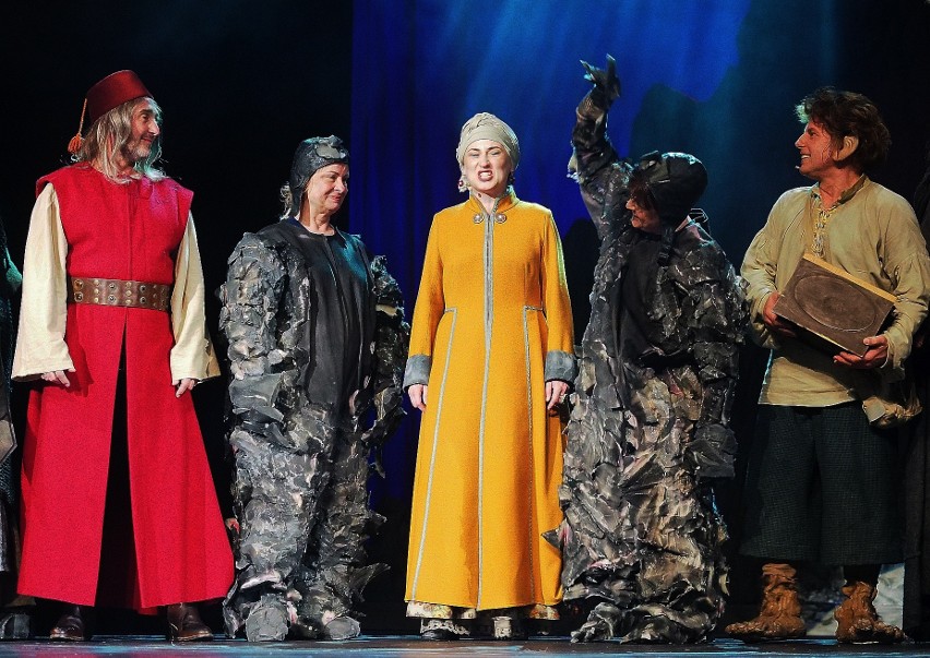 Teatr Dramatyczny. Hobbit - przedstawienie premierowe,...