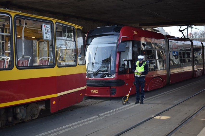 Wypadek na al. Bandurskiego. Zderzyły sie tramwaje [zdjęcia]