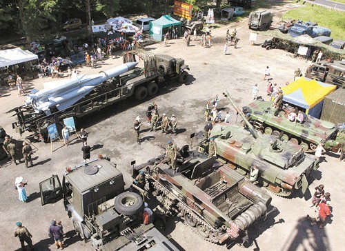 Największa impreza organizowana przy ul. Koszalińskiej przez Bastion to coroczny piknik wojskowy. Poza tym firma prowadzi tu sklep z militariami.  