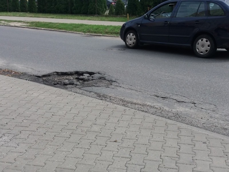 Dziura nie jest może szczególnie okazała, ale znajduje się w...