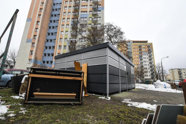 Jak się okazuje, przypadki nieprawidłowej segregacji odpadów na terenie Bydgoszczy zdarzają się sporadycznie, a spółdzielnie robią, co mogą, by uczulić mieszkańców na stosowanie się do obowiązujących zasad.