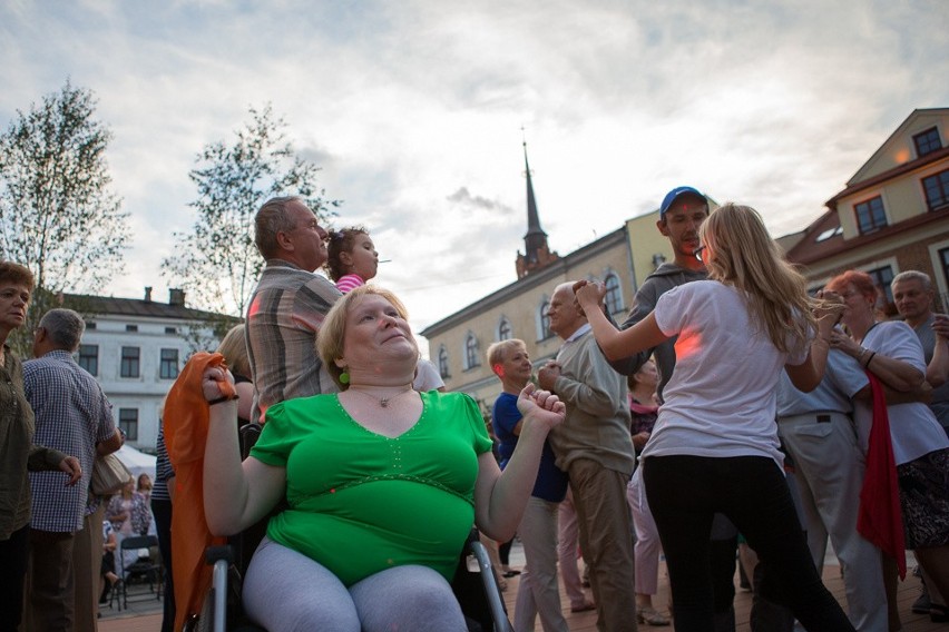 Letnia potańcówka na tarnowskim rynku