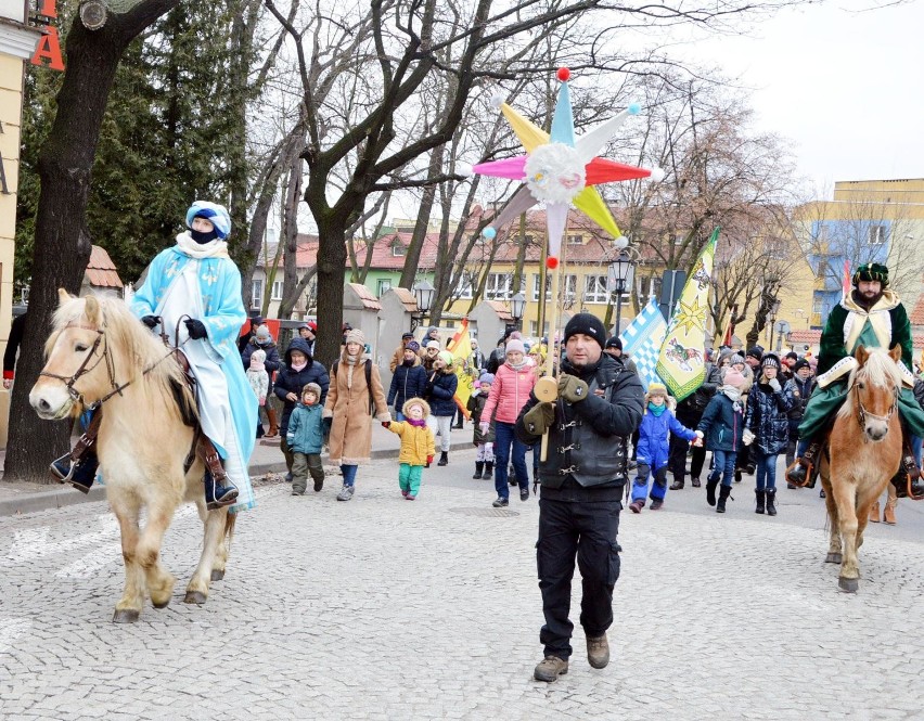 Orszak Trzech Króli przeszedł ulicami Łowicza [ZDJĘCIA]