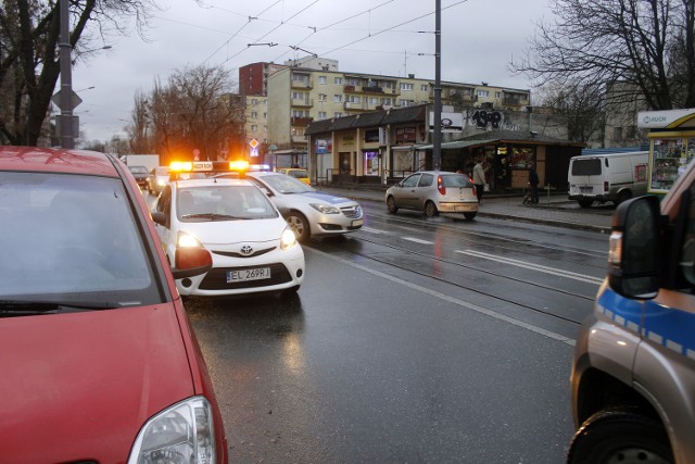 Potrącenie pieszej przy Sierakowskiego w Łodzi