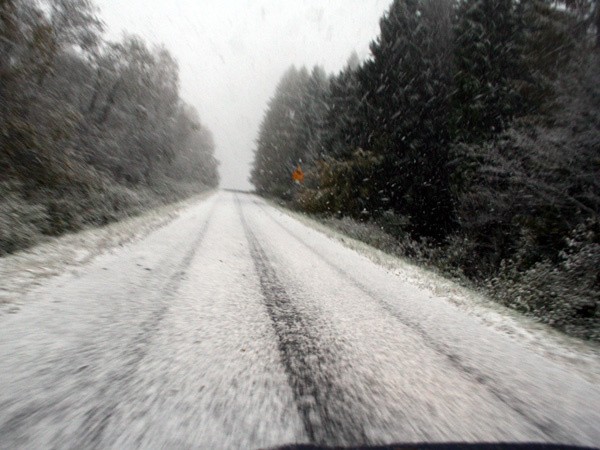 W Bieszczadach spadl pierwszy śniegW Bieszczadach spadl śnieg. Na drogach polozonych w wyzszych partiach gór lezy trzy centymetry świezego puchu.