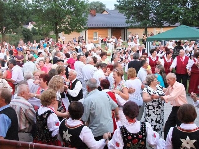 Podczas prezentacji publiczność bawiła się i tańczyła oberka i polkę.