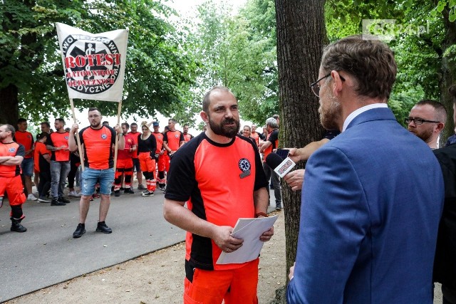 Protest ratowników medycznych na Wałach Chrobrego w Szczecinie