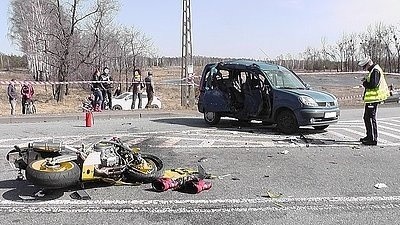 Wypadek w Miasteczku Śląskim. Motocyklista ranny. Pasażerka nie żyje [ZDJĘCIA]
