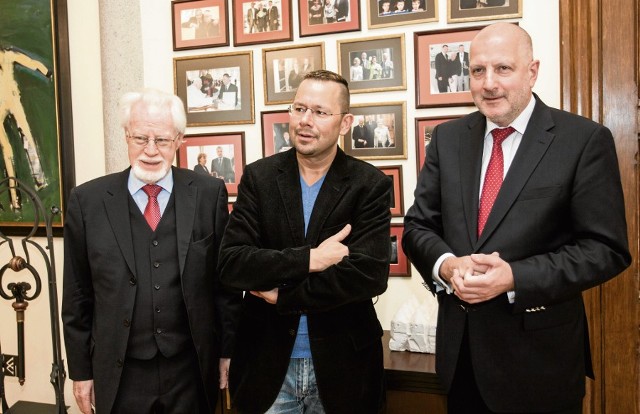 Winfried Smaczny - dyrektor Niemieckiego Forum Kultury, Marko Martin i Rafał Dutkiewicz - prezydent Wrocławia
