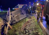 Wypadek w Broku, 25.07.2021. Kierująca straciła panowanie nad kierownicą, auto uderzyło w latarnię