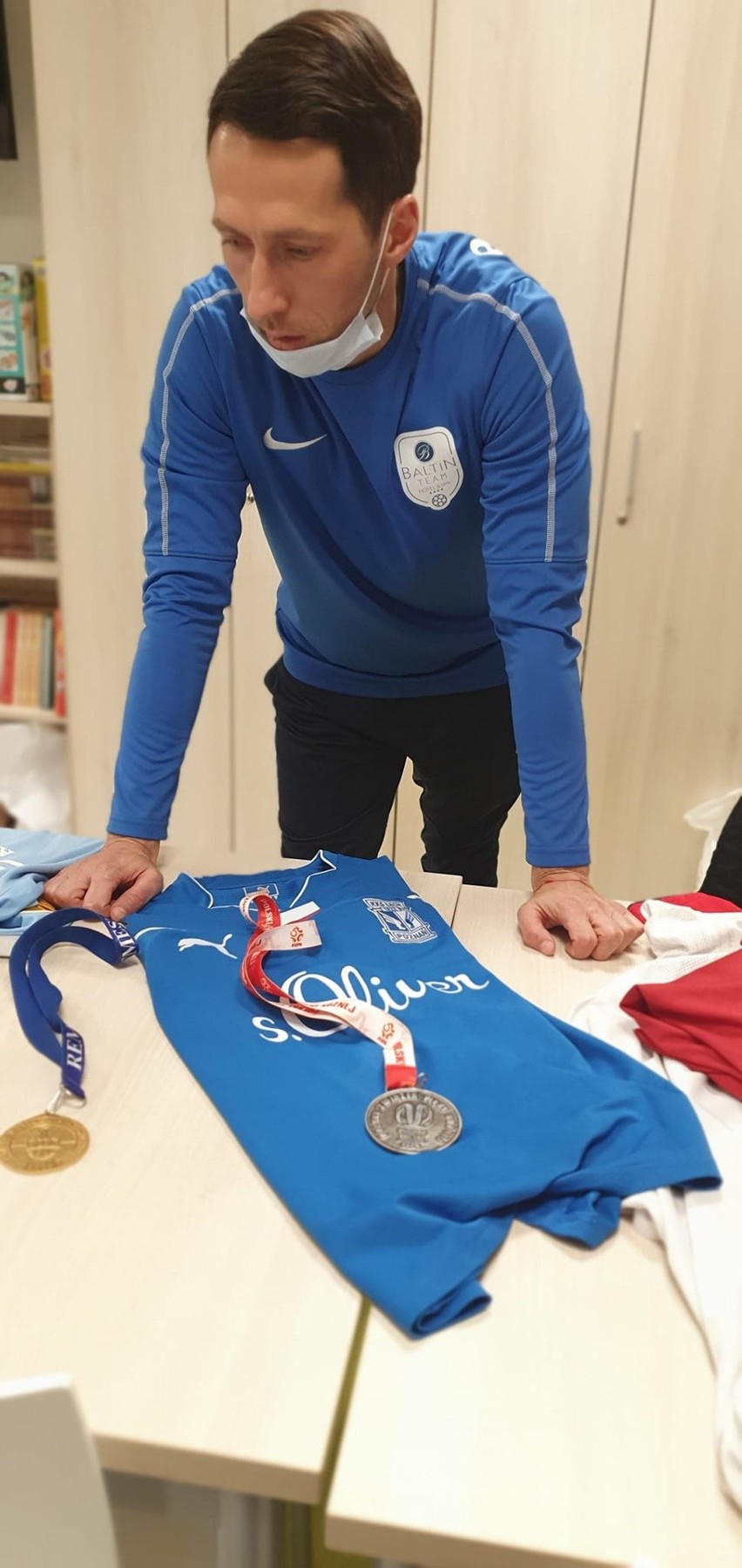 Marcin Kikut, były piłkarz Lecha Poznań przekazuje swój medal za mistrzostwo Polski na szczytny cel. Ale to nie wszystko!