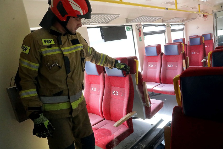 Paliły się kable w podwoziu pociągu Kolei Dolnośląskich.