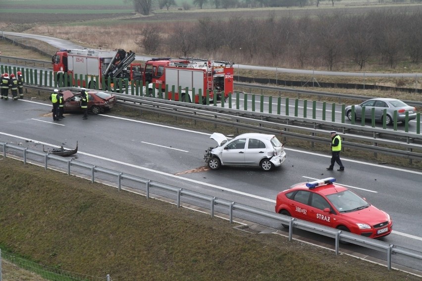 Groźny wypadek na S8. Ciężko rannego zabrał śmigłowiec (ZDJĘCIA)