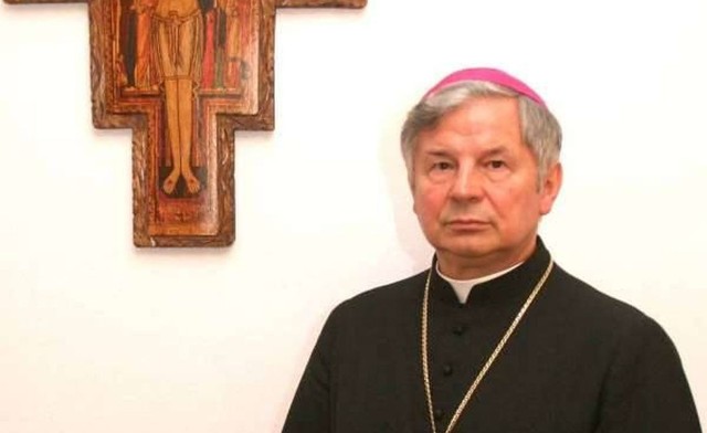 Biskup radomski Henryk Tomasik podjął decyzje obowiązujące w naszej diecezji.