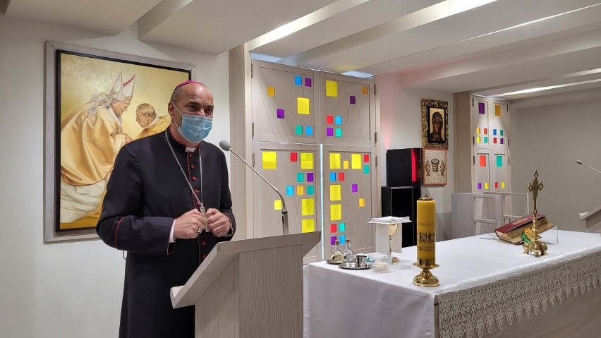 Biskup Grzegorz Kaszak wręczył wybranym księżom nominacje...