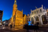 Gdańsk solidarnie dla autyzmu. Fontanna Neptuna podświetlona błękitnym światłem [zdjęcia]