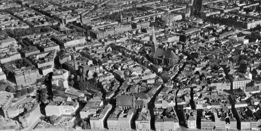 Stare Miasto jak na dłoni. Zdjęcia z lat 1935 - 1938. Na...