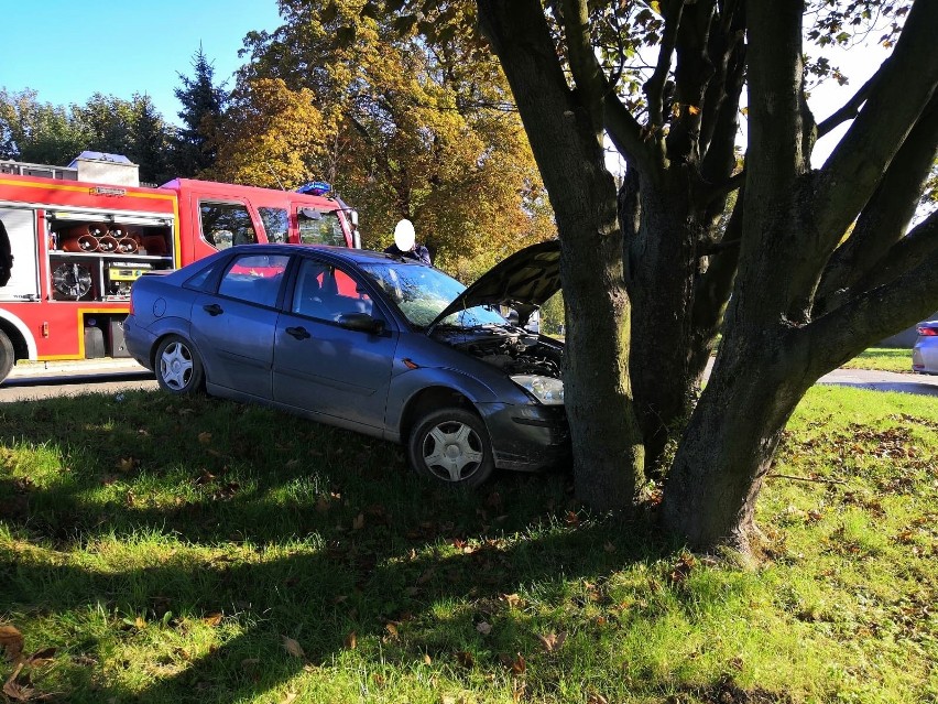 Siemianowice Śląskie: skosił autem latarnię. Nietypowy wypadek w piątek nad ranem. Jest też jedna osoba poszkodowana