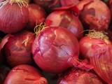 Cebula coraz droższa? Producenci dostają już dwukrotnie więcej za cebulę, a konsumenci - płacą 4 zł za kilogram
