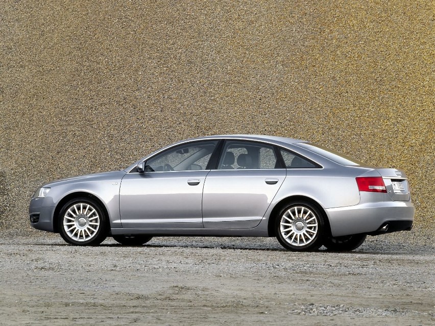 Audi A6 VI generacji zaprezentowano w marcu 2004 roku na...