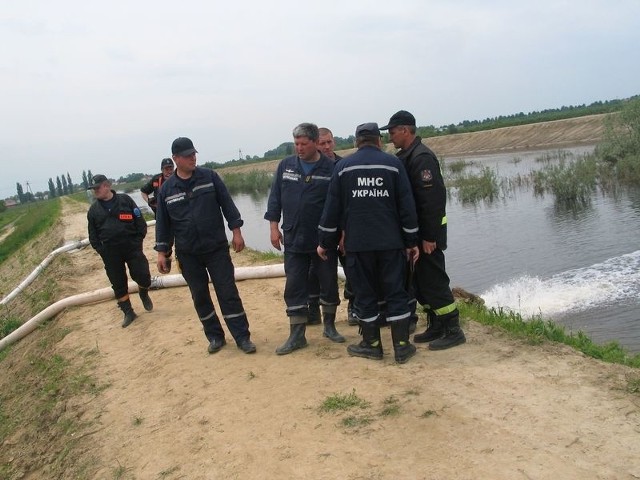 Z powodu wysokiego stanu wód na Babulówce, nadal pozamykane są śluzy, dlatego nadmiar wody z rozlewisk przepompowywany jest do rzek ukraińskimi pompami.