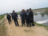 40 strażaków z Ukrainy wypompowuje wodę z rozlewisk na terenie gminy (zdjęcia)