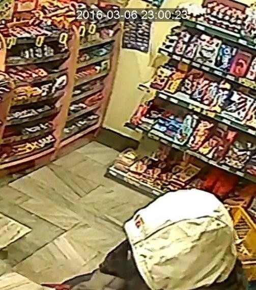 Przerażona ekspedientka sklepu w Brzeszczach opowiada o napadzie nożownika