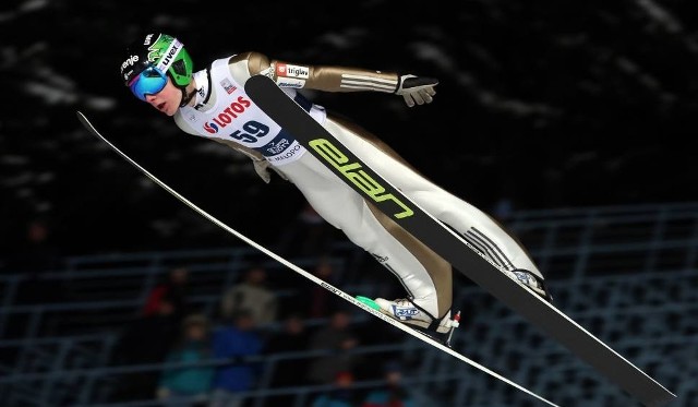 Faworytem konkursu skoków w w Oberstdorfie jest Domen Prevc.