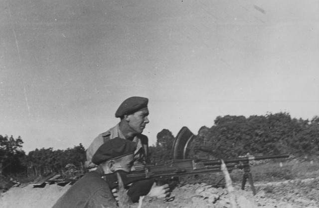 Zygmunt Jatczak w czasie operacji na Plantacji Franchini w Indochinach (1950 r.)