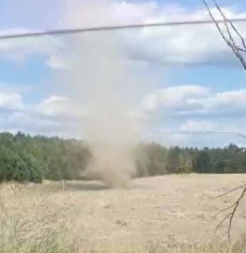 Małe tornado na polu w Starym Kurowie