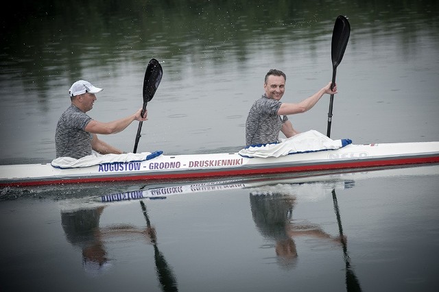 Organizuję ten spływ, aby pokazać, jak ważne jest budowanie partnerskich relacji z sąsiadami - mówił Wojciech Walulik, burmistrz Augustowa.