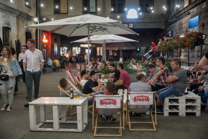 To był upalny wieczór na Dolnych Młynów! Zobacz jak bawili się krakowianie [ZDJĘCIA]