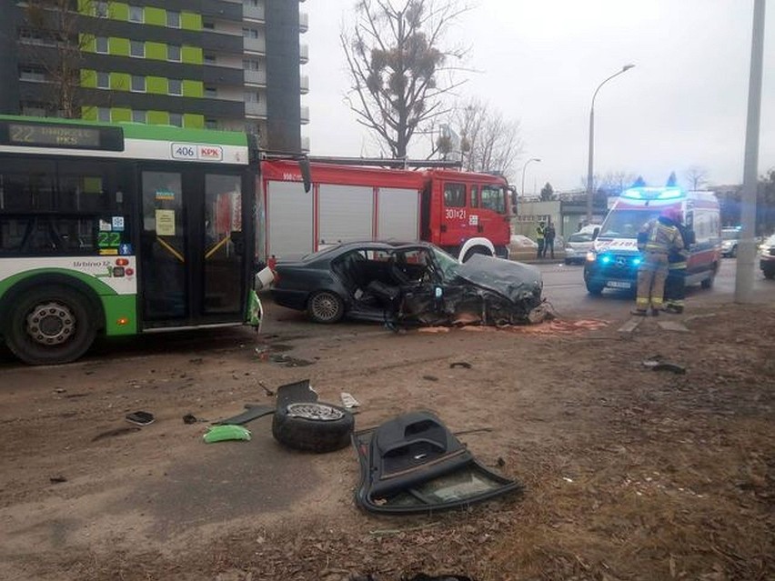 Wypadek z udziałem policjanta na ulicy Towarowej w...