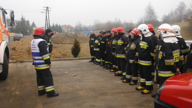 Ćwiczenia strażaków w Łobzowie