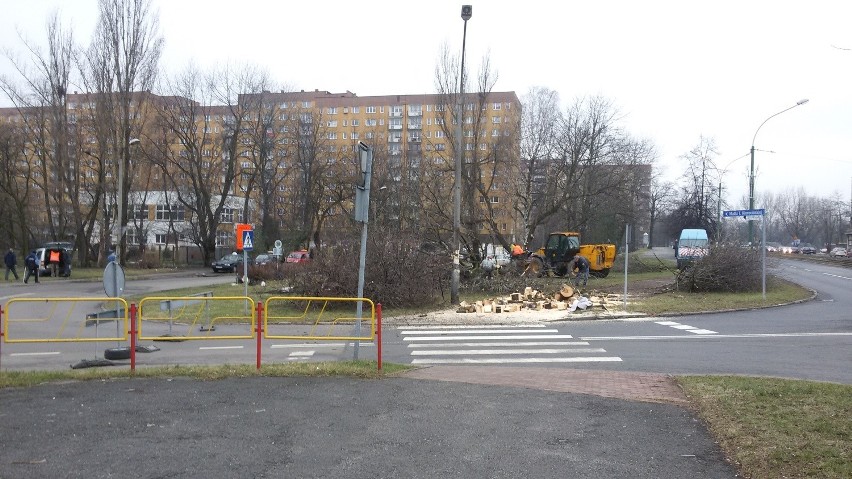 Sosnowiec: objazd i wycinka drzew na Starym Sosnowcu. To początek budowy ronda [ZDJĘCIA]