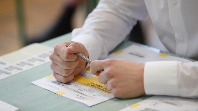 MEiN zapowiedziało podwyżkę wynagrodzeń za sprawdzanie arkuszy maturalnych