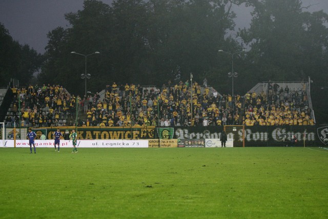 Zgoda między kibicami Górnika i GieKSy sięga 2009 roku. Teraz piłkarze obu drużyn spotykają sie w I lidze