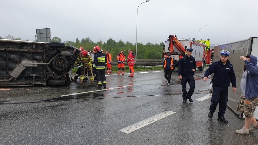 Zderzenie czterech samochodów - dwóch busów i dwóch osobówek w Skarżysku