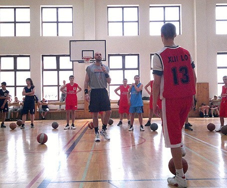 Marcin Gortat poprowadził trening w gimnazjum przy Stawowej (galeria zdjęć, wideo)
