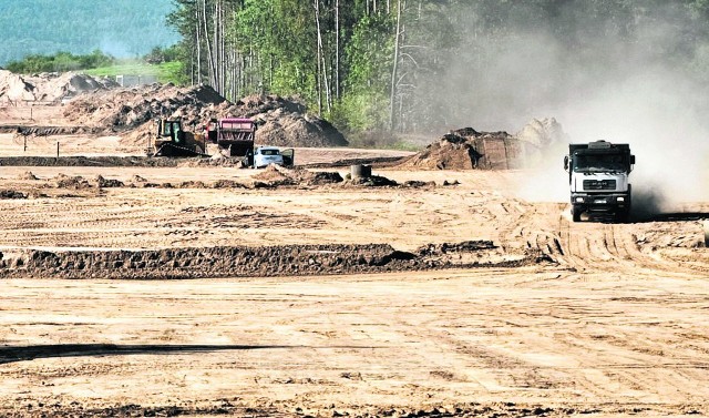 Nie wiadomo, kiedy rozpocznie się inwestycja w ramach S6 po stronie województwa pomorskiego. Tymczasem bez zakłóceń trwa budowa obwodnicy Koszalin - Sianów w ramach S6