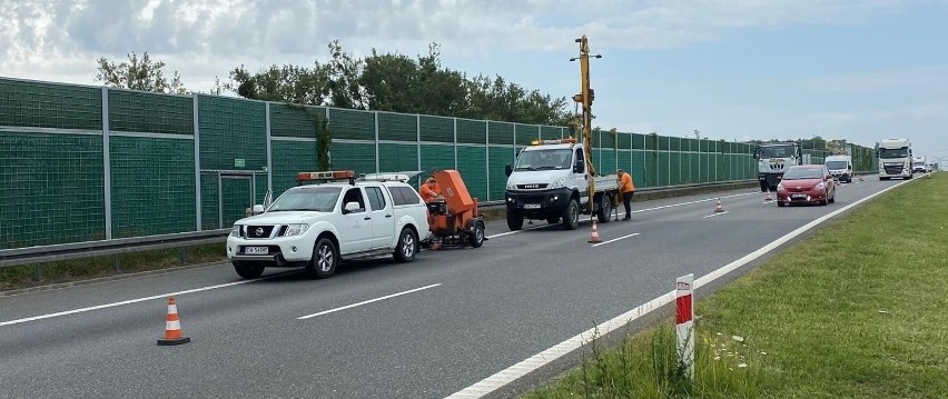 Pofałdowana autostrada A1 na odcinku między Pyrzowicami i...