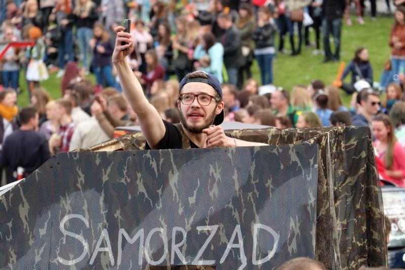 Tysiące studentów wyległy na ulice Białegostoku, aby wziąć...