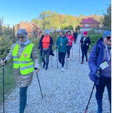 Gminny Ośrodek Kultury w Dwikozach oraz Gminna Aktywna Grupa Nordic Walking Gminy Dwikozy zapraszają na I Dwikoski Marsz Nordic Walking dla Niepodległej, który odbędzie się w czwartek,  11 listopada.