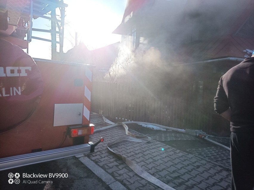 Zakopane. Pożar drewnianego domu przy ul. Kościeliskiej. Poparzona została jedna osoba  