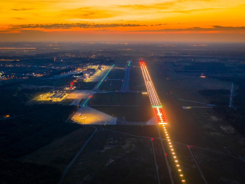 Droga startowa Katowice Airport, widok ze wschodu na zachód....